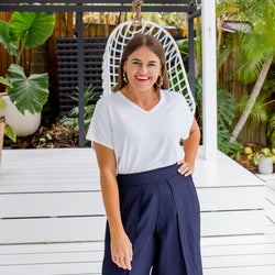 Jasmine is wearing our Alexa tee in white tucked into Maria technical split pants in navy